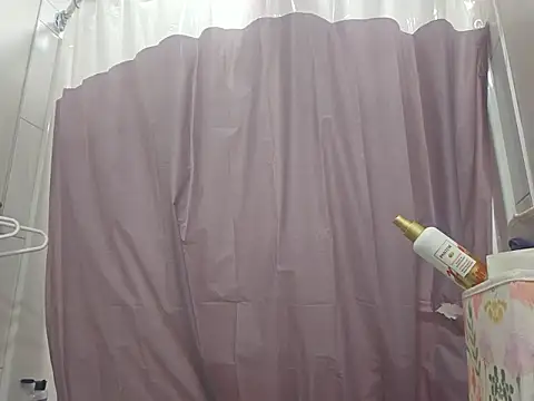 Snapshot of erinSmiles chatting on 11.19.25 erinSmiles online show from 11.19.25