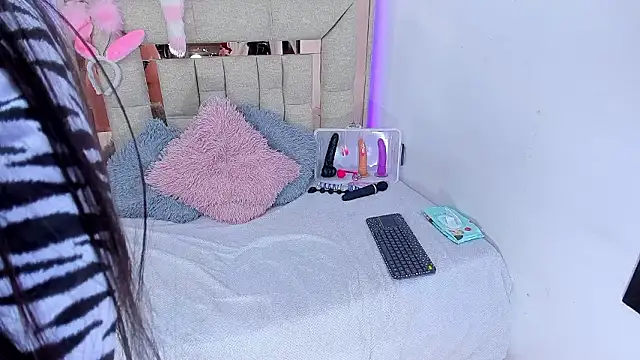 melody bonnet online show from 03.05.26