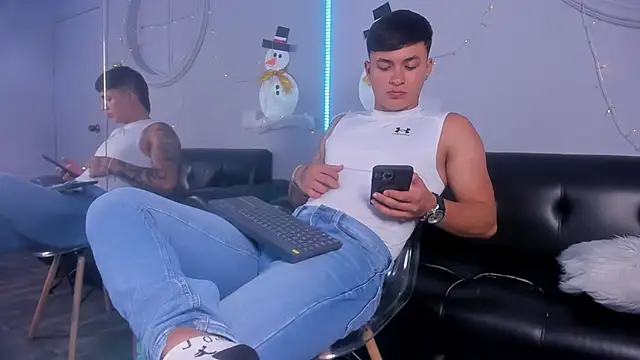 Snapshot of Cristopher_strong chatting on 01.06.25 Cristopher strong online show from 01.06.25