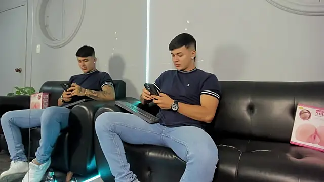 Snapshot of Cristopher_strong chatting on 01.14.25 Cristopher strong online show from 01.14.25