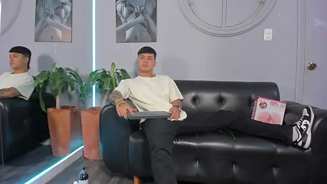 Snapshot of Cristopher_strong chatting on 01.24.25 Cristopher strong online show from 01.24.25