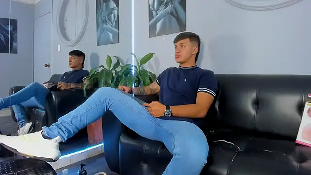 Snapshot of Cristopher_strong chatting on 02.10.25 Cristopher strong online show from 02.10.25