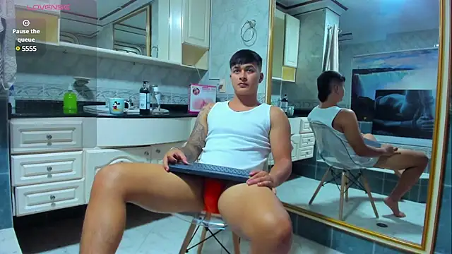 Snapshot of Cristopher_strong chatting on 02.15.25 Cristopher strong online show from 02.15.25