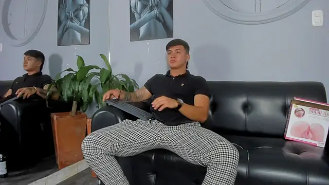 Snapshot of Cristopher_strong chatting on 02.16.25 Cristopher strong online show from 02.16.25