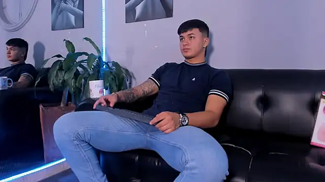 Snapshot of Cristopher_strong chatting on 02.25.25 Cristopher strong online show from 02.25.25