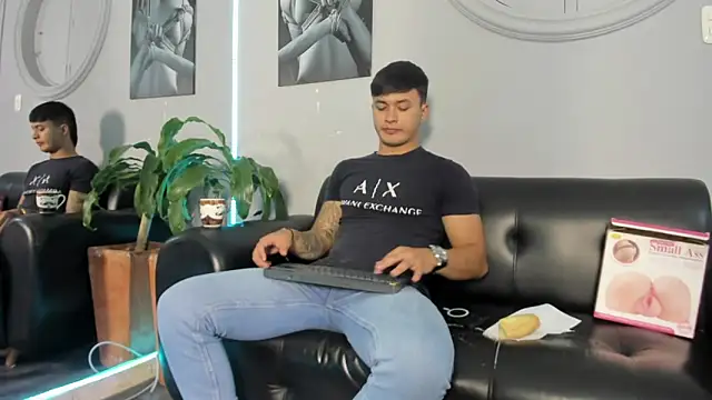 Snapshot of Cristopher_strong chatting on 03.07.25 Cristopher strong online show from 03.07.25