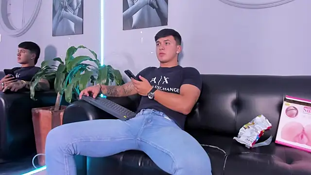 Snapshot of Cristopher_strong chatting on 03.07.25 Cristopher strong online show from 03.07.25