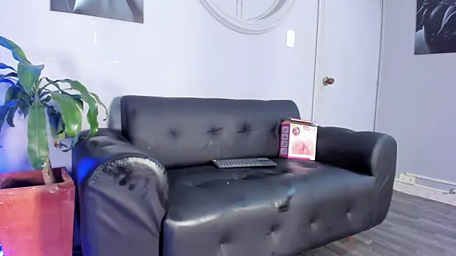 Snapshot of Cristopher_strong chatting on 03.18.25 Cristopher strong online show from 03.18.25