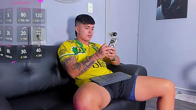 Snapshot of Cristopher_strong chatting on 09.09.25 Cristopher strong online show from 09.09.25