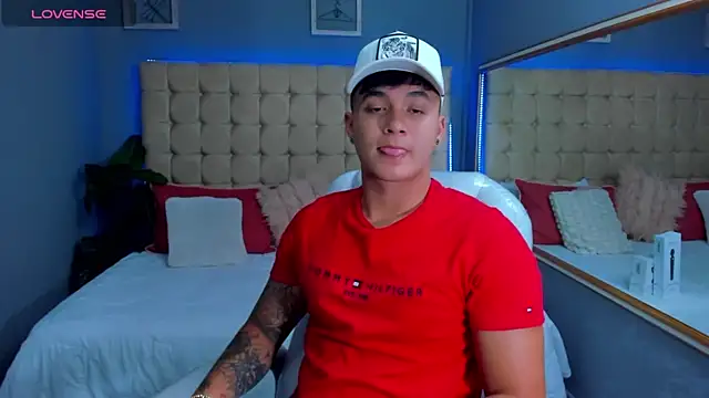 Snapshot of Cristopher_strong chatting on 09.28.25 Cristopher strong online show from 09.28.25