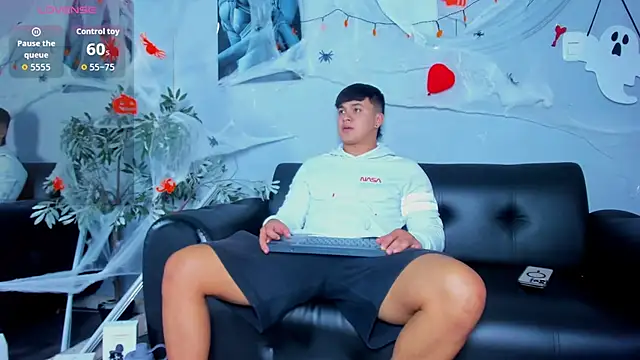 Snapshot of Cristopher_strong chatting on 10.22.25 Cristopher strong online show from 10.22.25