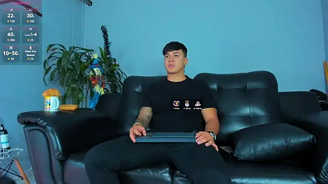 Snapshot of Cristopher_strong chatting on 10.26.25 Cristopher strong online show from 10.26.25