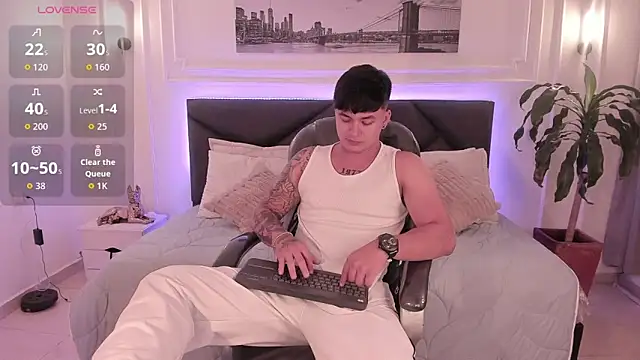 Snapshot of Cristopher_strong chatting on 11.16.25 Cristopher strong online show from 11.16.25