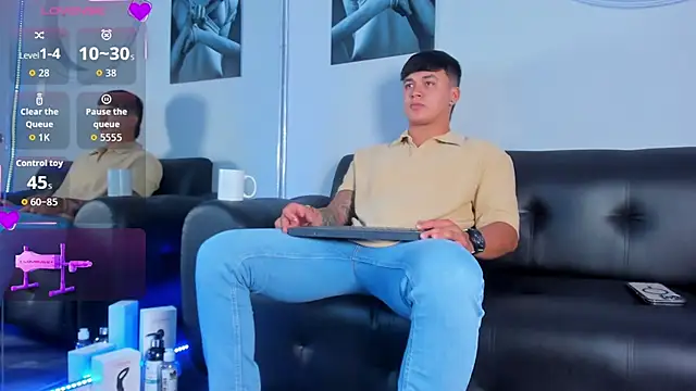 Snapshot of Cristopher_strong chatting on 11.21.25 Cristopher strong online show from 11.21.25