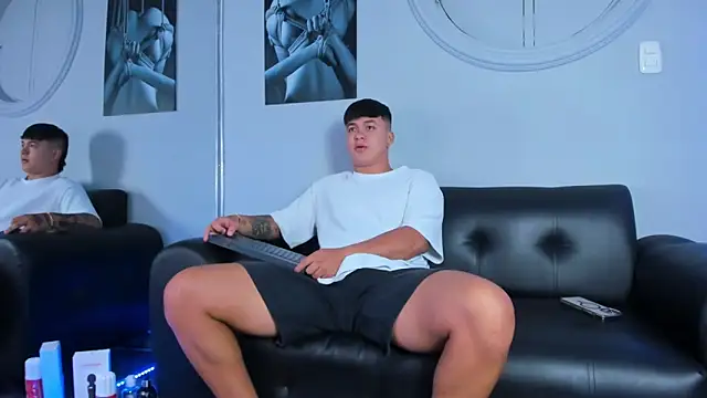 Snapshot of Cristopher_strong chatting on 12.02.25 Cristopher strong online show from 12.02.25