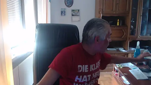 Snapshot of JohnnyD80 chatting on 06.14.26 JohnnyD80 online show from 06.14.26