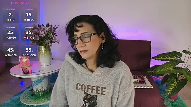 Elliee  online show from 03.08.25