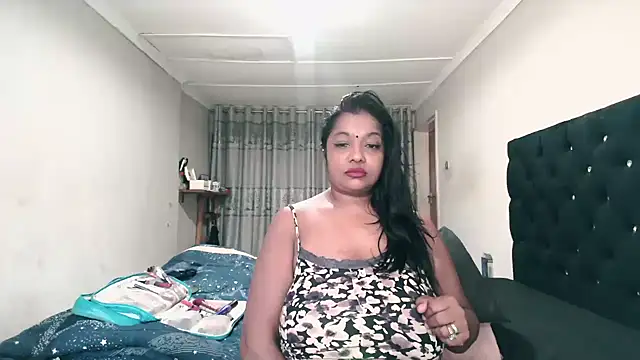 Snapshot of Indianmayaxoxo chatting on 06.17.26 Indianmayaxoxo online show from 06.17.26