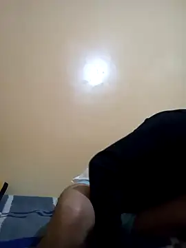 Snapshot of Bisex_activ19 chatting on 01.08.25 Bisex activ19 online show from 01.08.25