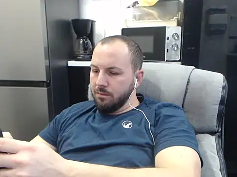 Snapshot of nickolastheboy chatting on 12.18.25 nickolastheboy online show from 12.18.25