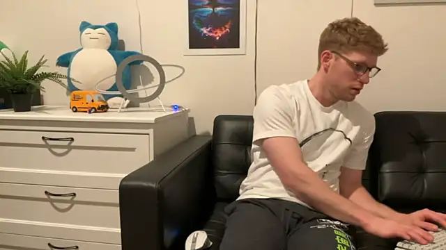 Snapshot of BlueEyedTallGuy94 chatting on 12.15.24 BlueEyedTallGuy94 online show from 12.15.24