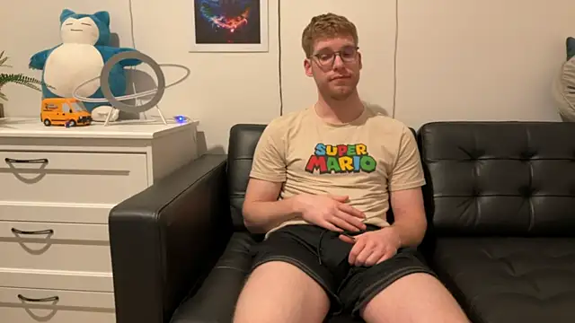 Snapshot of BlueEyedTallGuy94 chatting on 12.21.24 BlueEyedTallGuy94 online show from 12.21.24