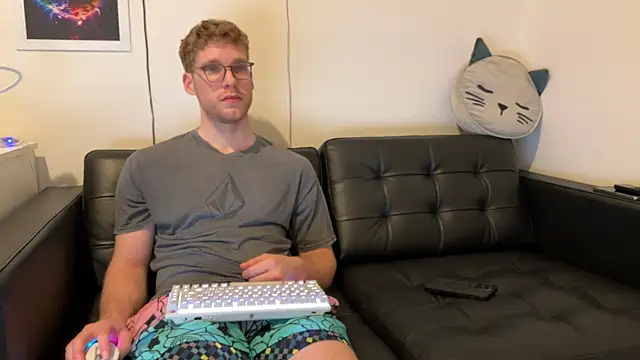 Snapshot of BlueEyedTallGuy94 chatting on 12.23.24 BlueEyedTallGuy94 online show from 12.23.24