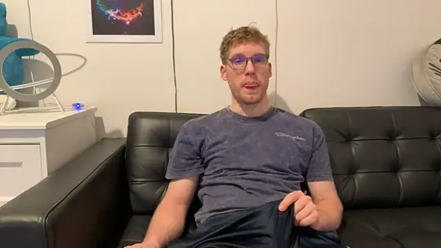 Snapshot of BlueEyedTallGuy94 chatting on 12.25.24 BlueEyedTallGuy94 online show from 12.25.24