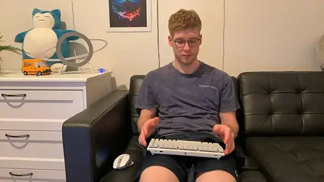 Snapshot of BlueEyedTallGuy94 chatting on 12.26.24 BlueEyedTallGuy94 online show from 12.26.24