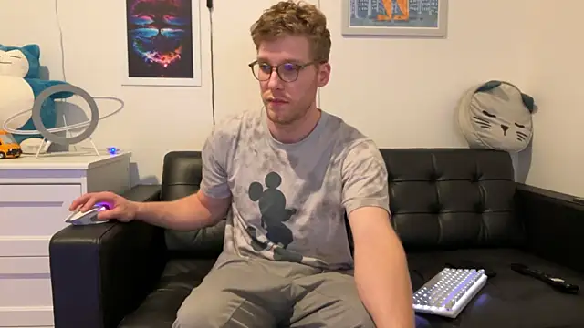 Snapshot of BlueEyedTallGuy94 chatting on 12.30.24 BlueEyedTallGuy94 online show from 12.30.24