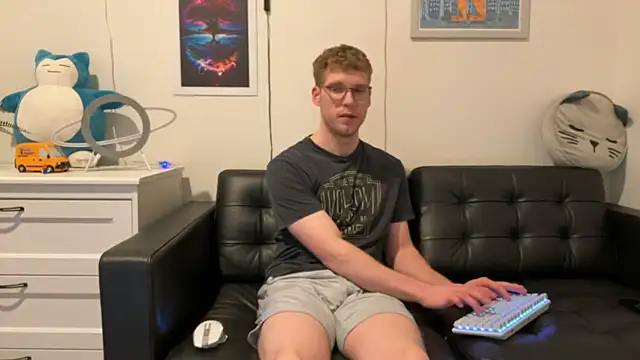 Snapshot of BlueEyedTallGuy94 chatting on 12.31.24 BlueEyedTallGuy94 online show from 12.31.24