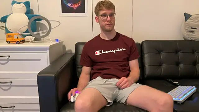 Snapshot of BlueEyedTallGuy94 chatting on 01.08.25 BlueEyedTallGuy94 online show from 01.08.25