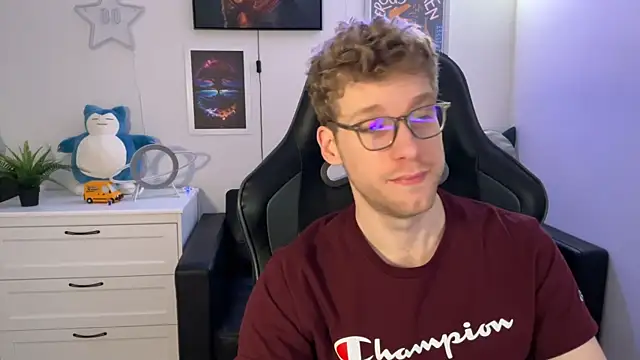 Snapshot of BlueEyedTallGuy94 chatting on 01.14.25 BlueEyedTallGuy94 online show from 01.14.25