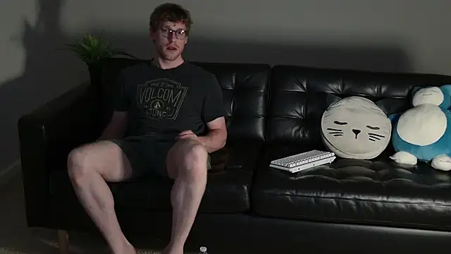 Snapshot of BlueEyedTallGuy94 chatting on 09.10.25 BlueEyedTallGuy94 online show from 09.10.25