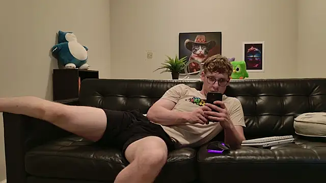 Snapshot of BlueEyedTallGuy94 chatting on 09.19.25 BlueEyedTallGuy94 online show from 09.19.25