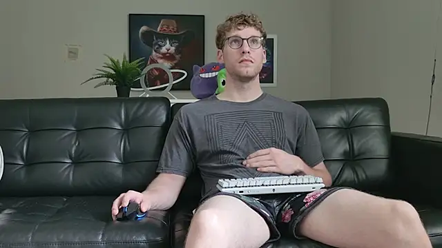 Snapshot of BlueEyedTallGuy94 chatting on 09.21.25 BlueEyedTallGuy94 online show from 09.21.25