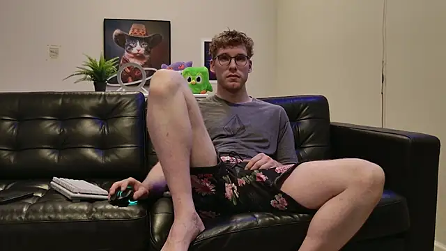 Snapshot of BlueEyedTallGuy94 chatting on 10.01.25 BlueEyedTallGuy94 online show from 10.01.25