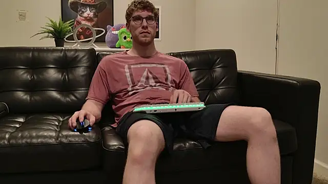 Snapshot of BlueEyedTallGuy94 chatting on 10.08.25 BlueEyedTallGuy94 online show from 10.08.25