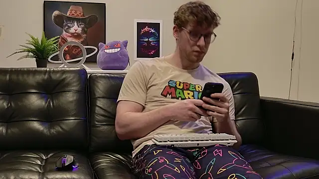 Snapshot of BlueEyedTallGuy94 chatting on 10.30.25 BlueEyedTallGuy94 online show from 10.30.25