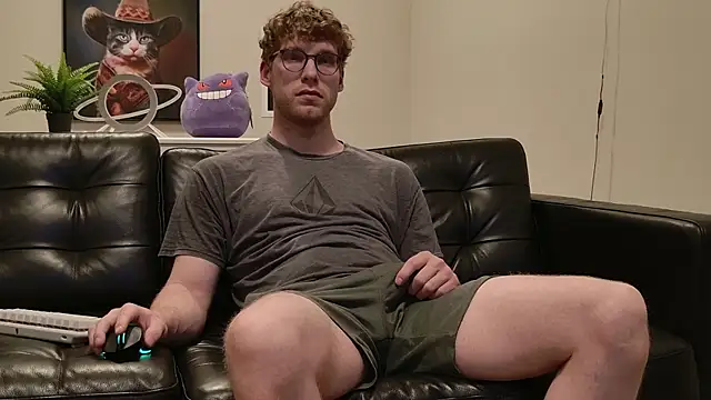 Snapshot of BlueEyedTallGuy94 chatting on 10.31.25 BlueEyedTallGuy94 online show from 10.31.25