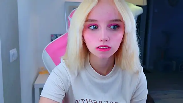 b4by LoL1 online show from 04.13.26