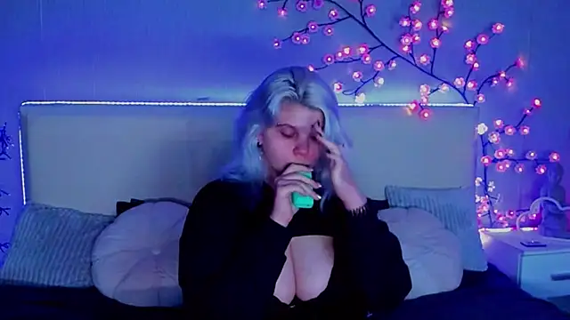 JoannLowe online show from 11.02.25