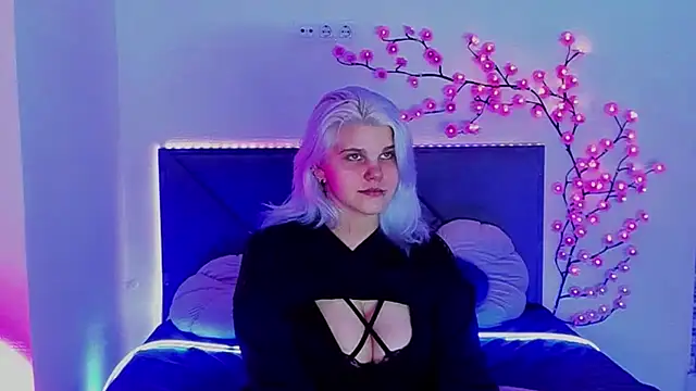 JoannLowe online show from 04.17.26