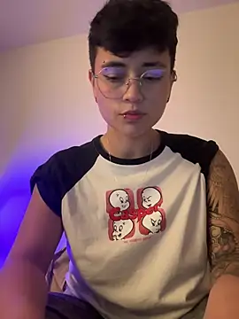 Snapshot of Ashley_Chriss chatting on 02.20.25 Ashley Chriss online show from 02.20.25