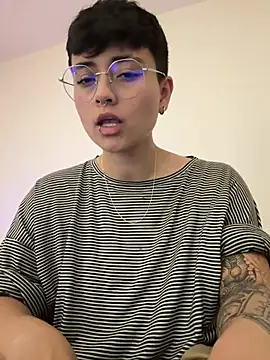 Snapshot of Ashley_Chriss chatting on 02.21.25 Ashley Chriss online show from 02.21.25