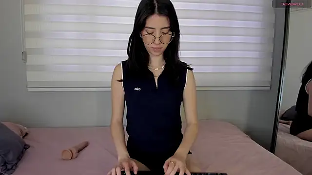 Catyloves online show from 10.05.25