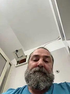 Snapshot of ros217 chatting on 09.30.25 ros217 online show from 09.30.25