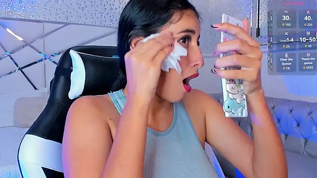 VICTORIA HOUSTON online show from 12.22.25