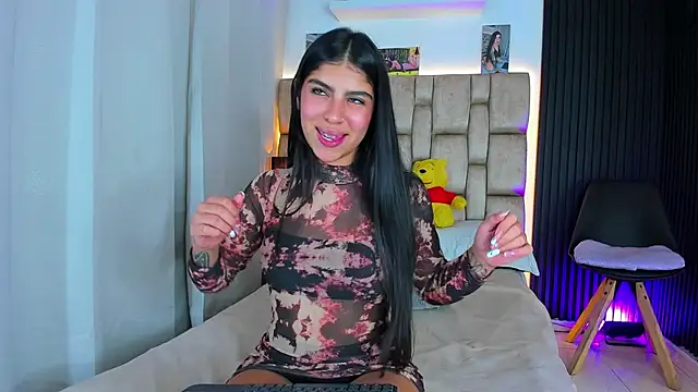 Snapshot of little_sophie18 chatting on 10.05.25 little sophie18 online show from 10.05.25