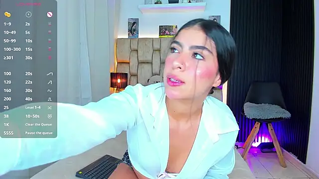 little sophie18 online show from 11.17.25